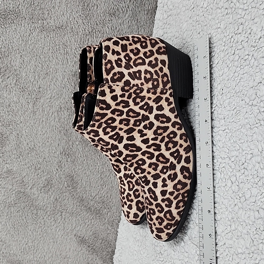 Soda Mug Cheetah 7 Round Closed Toe Pull On Side Zipper Western Ankle Booties
